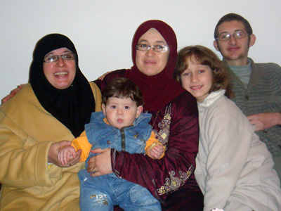 بين أحضان جدتاي